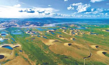 江河奔流、牛羊欢唱、水草丰美——和谐共生三江源